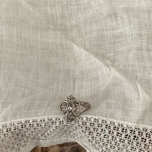 VINTAGE SILVER RING, CUTOUT FLORAL DESIGN, TINY CENTER CRYSTAL SIZE 6 1/2- 7